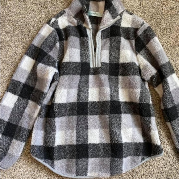 Sherpa pullover. Size medium - Picture 1 of 1